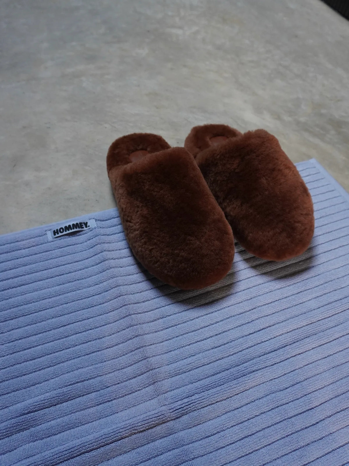 Hommey Sheepskin Hazelnut Slippers